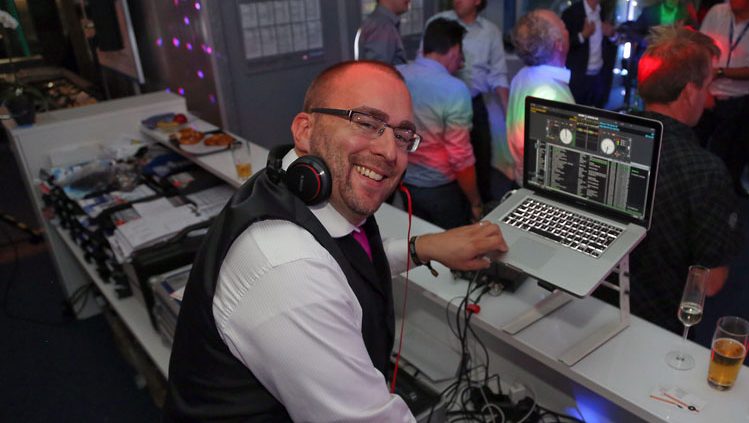 DJ im Einsatz auf Firmenfeier