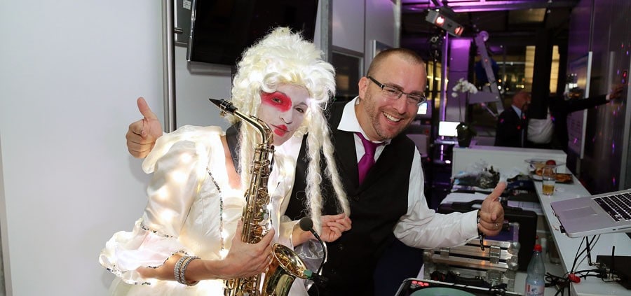 DJ und Saxophonistin für Event
