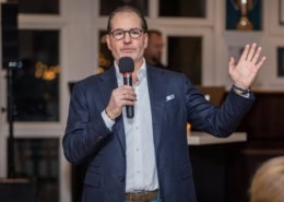 Kunde Ernestos auf seiner Geburtstagsparty mit DJ Six als DJ und Karaoke-Anbieter