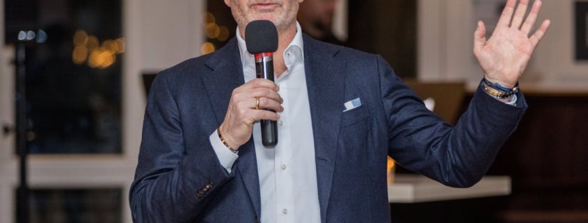 Kunde Ernestos auf seiner Geburtstagsparty mit DJ Six als DJ und Karaoke-Anbieter